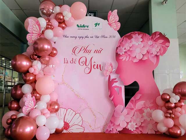 Trang Trí Backdrop 8/3 Ấn Tượng Cho Công Ty