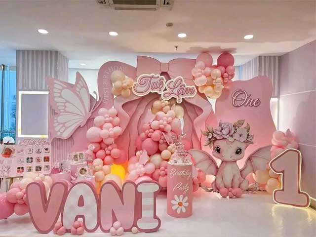 Backdrop sinh nhật bé gái ngọt ngào sang trọng
