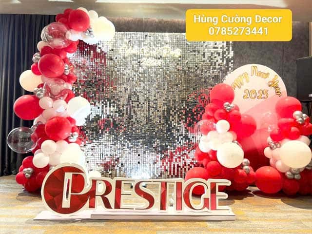 Backdrop tất niên với rèm sequin sang trọng