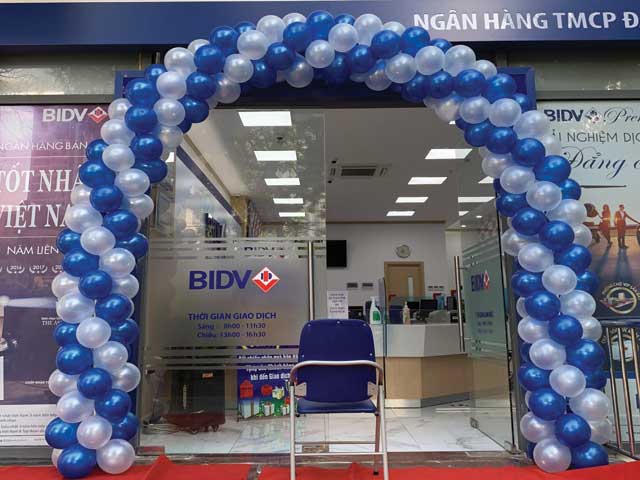 Cổng bong bóng trang trí khai trương cửa hàng