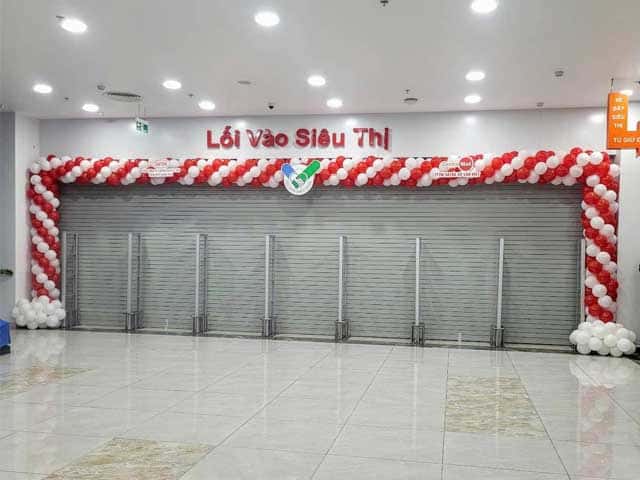 Cổng bóng khai trương siêu thi mới
