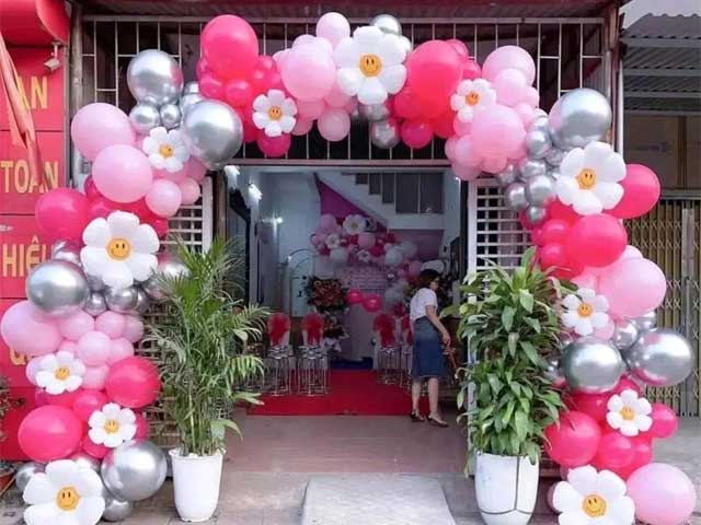 Trang trí cổng bóng khai trương giá rẻ 2025