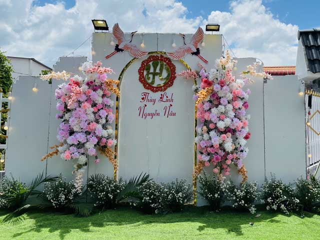Cổng hoa trang trí tiệc cưới