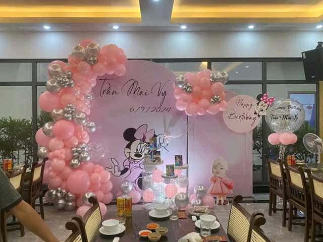 Hoa tươi trang trí đầy tháng
