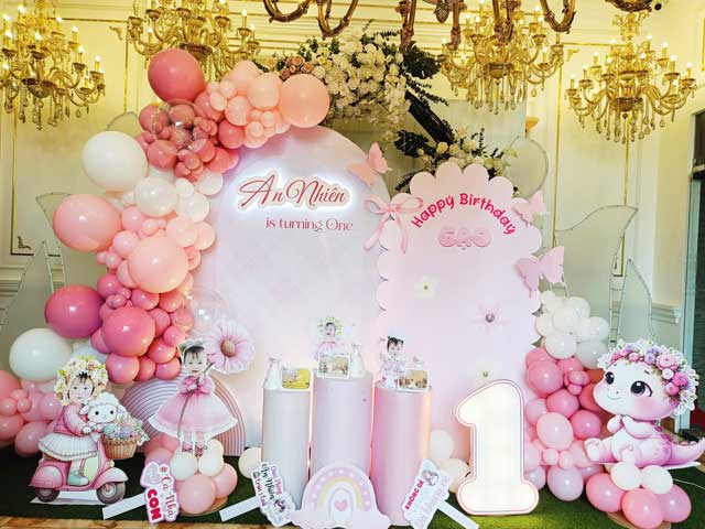 Setup tiệc thôi nôi cho bé gái tông hồng pastel