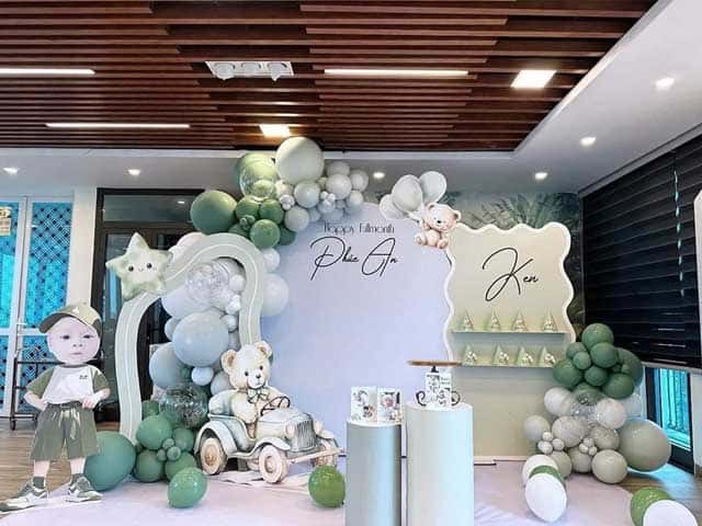 decor backdrop tiệc đầy tháng cho bé
