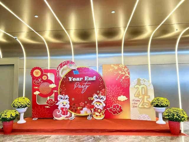 Dịch vụ trang trí bóng bay tiệc cuối năm