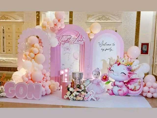 Dịch vụ trang trí thôi nôi cho bé gái 1 tuổi tại nhà Dịch vụ trang trí thôi nôi cho bé gái 1 tuổi tại nhà