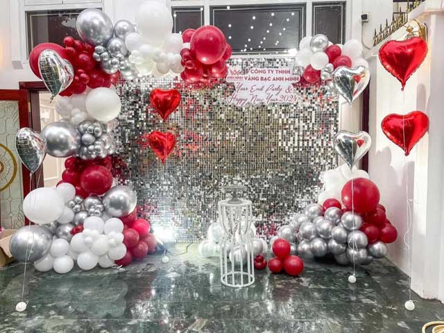 Phong Cách Trang Trí Tiệc Year End Party 2025 Sang Trọng