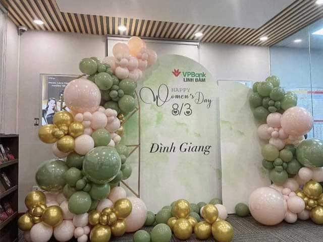 Trang trí hội trường 8/3 với bóng bay