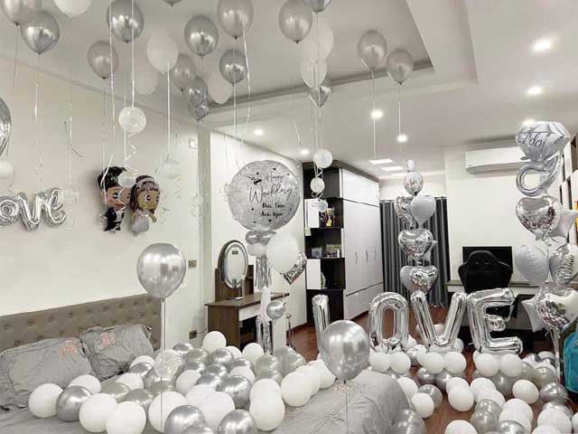 Set trang trí phòng cưới tông màu trắng bạc Set trang trí phòng cưới tông màu trắng bạc