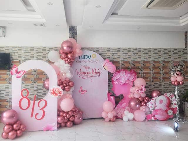 Hình ảnh người phụ nữ trên background 8/3 cách điệu