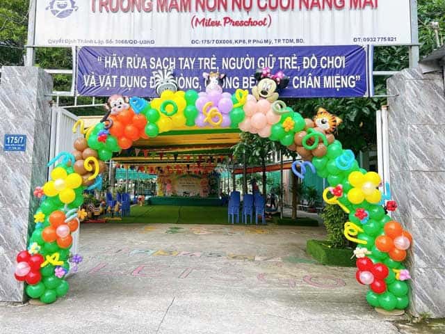 Thi cổng cổng bóng theo yêu cầu tại trường tiểu học