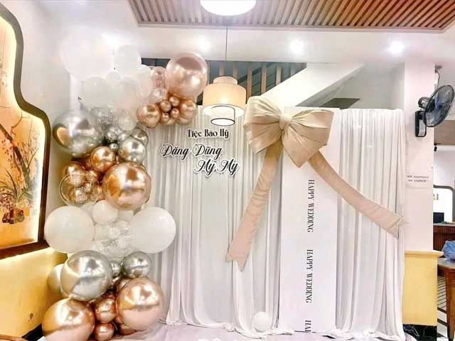 Trang trí tiệc báo Hỷ với nơ Trang trí tiệc báo Hỷ với nơ