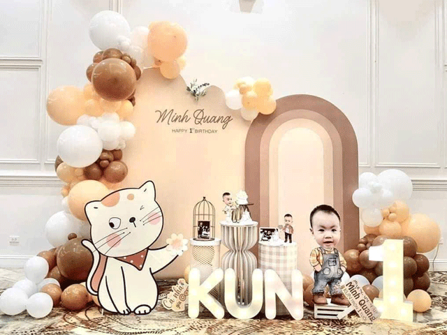 Tông nâu cho sinh nhật bé trai ấm áp