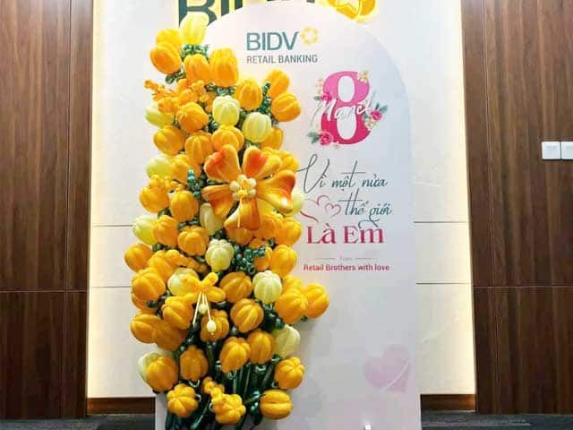Mẫu backdrop 8/3 đẹp với hoa tươi Mẫu backdrop 8/3 đẹp với hoa tươi