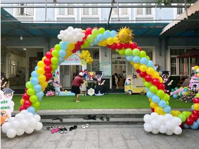 Trang trí cổng bóng khai giảng năm học mới tại Hóc Môn