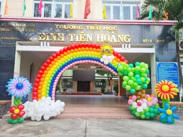 Nhận trang trí cổng bóng lễ 20/11