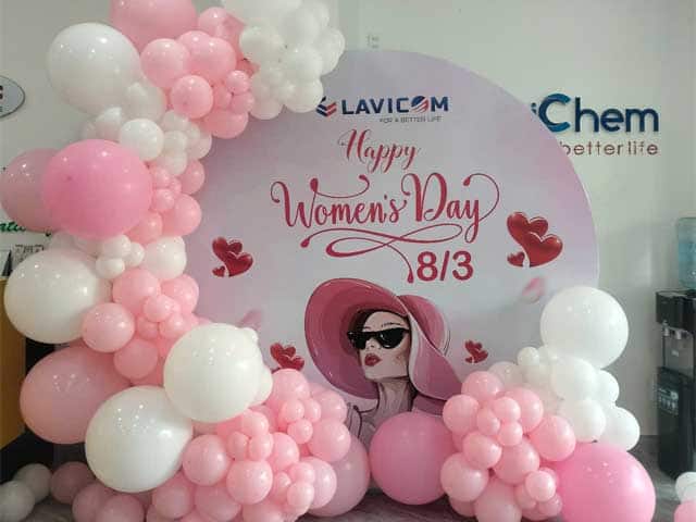 Trang trí backdrop 8/3 tông hồng nhẹ nhàng