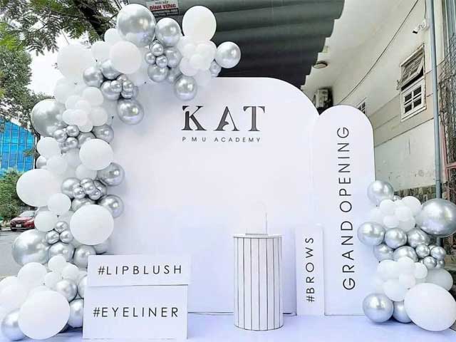 Trang trí sân khấu + backdrop + cổng bong bóng khai trương