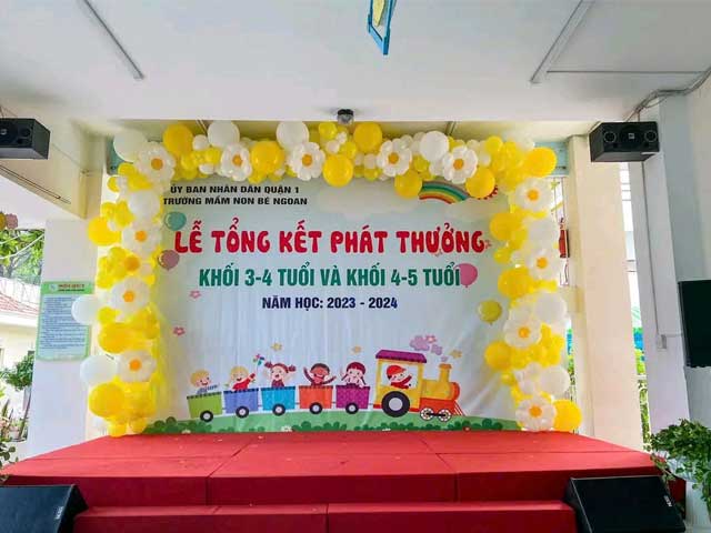 Trang Trí Sân Khấu Lễ Tổng Kết Năm Học