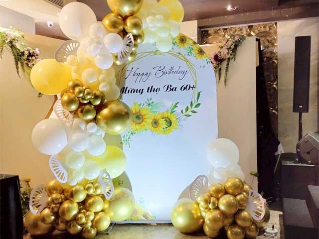 Trang trí sinh nhật ba đơn giản tại nhà hàng Trang trí sinh nhật ba đơn giản tại nhà hàng