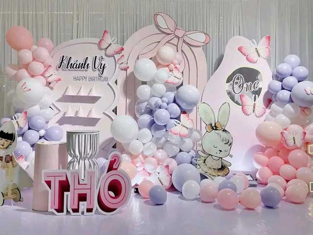 Trang trí sinh nhật bé gái tông hồng nhẹ nhàng nhưng nổi bật Trang trí sinh nhật bé gái tông hồng nhẹ nhàng nhưng nổi bật