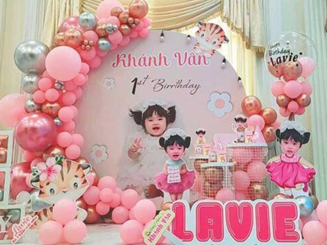 Decor tiệc sinh nhật cho bé gái Khánh Vân