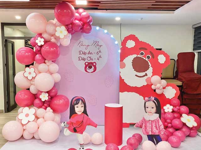 Trang trí tiệc sinh nhật cho bé gái chủ đề gấu dâu