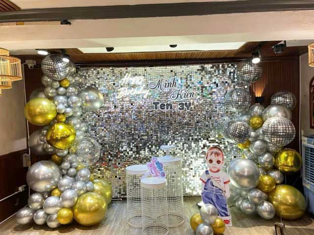 Trang trí sinh nhật lấp lánh với rèm sequin