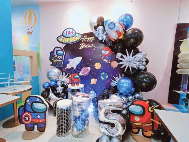 Trang trí sinh nhật cho bé trai conceptnAmong Us