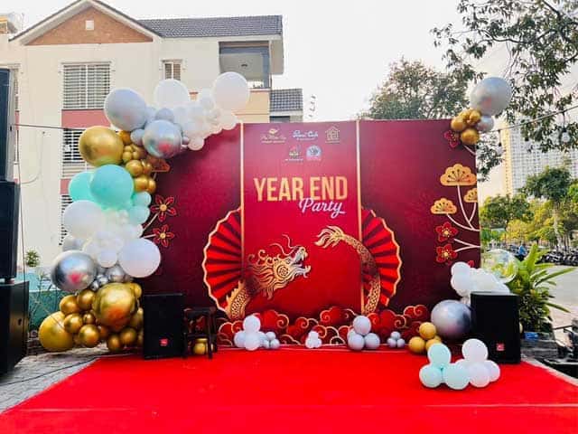 Trang Trí Tiệc Cuối Năm 2025 Ngoài Trời