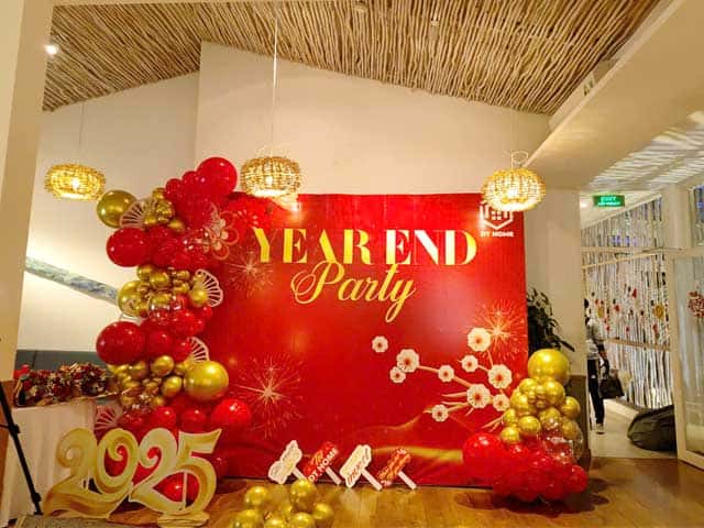 Trang trí tiệc cuối năm
