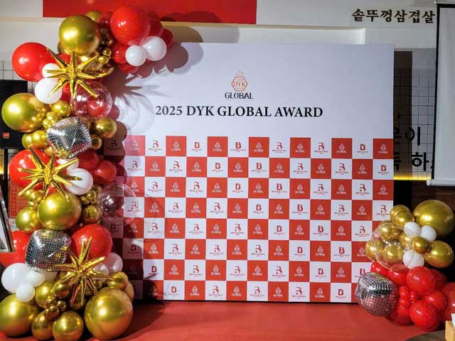 mẫu backdrop khai trương 2025 mang thương hiệu doanh nghiệp